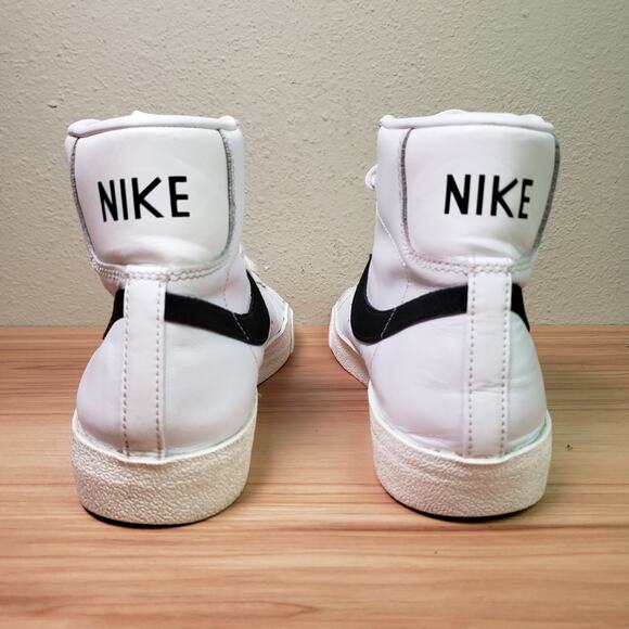 Athletic_Shoes